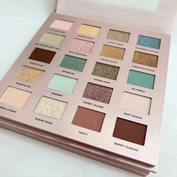 NWT ICONIC LONDON Treat Yourself Eyeshadow Palette - Picture 6 of 13